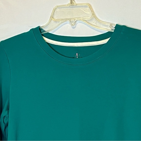Isaac Mizrahi Essentials Crew Neck Blouse, Long Sleeve, Green Sweatshirt, Medium - Picture 3 of 10